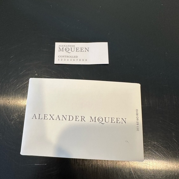 NWT Luxury RARE Chic Authentic Alexander McQueen Patent Leather Skull Wallet - Picture 17 of 17